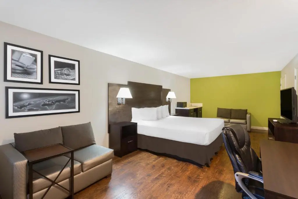 Standard Quadruple room with water view