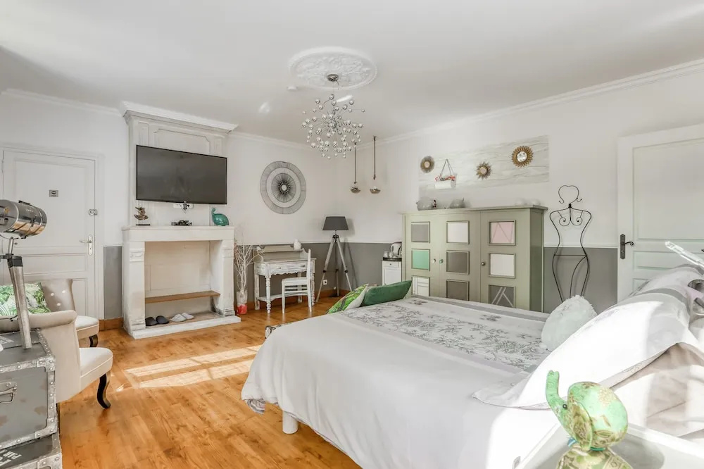 Deluxe Double room with garden view (full double bed)