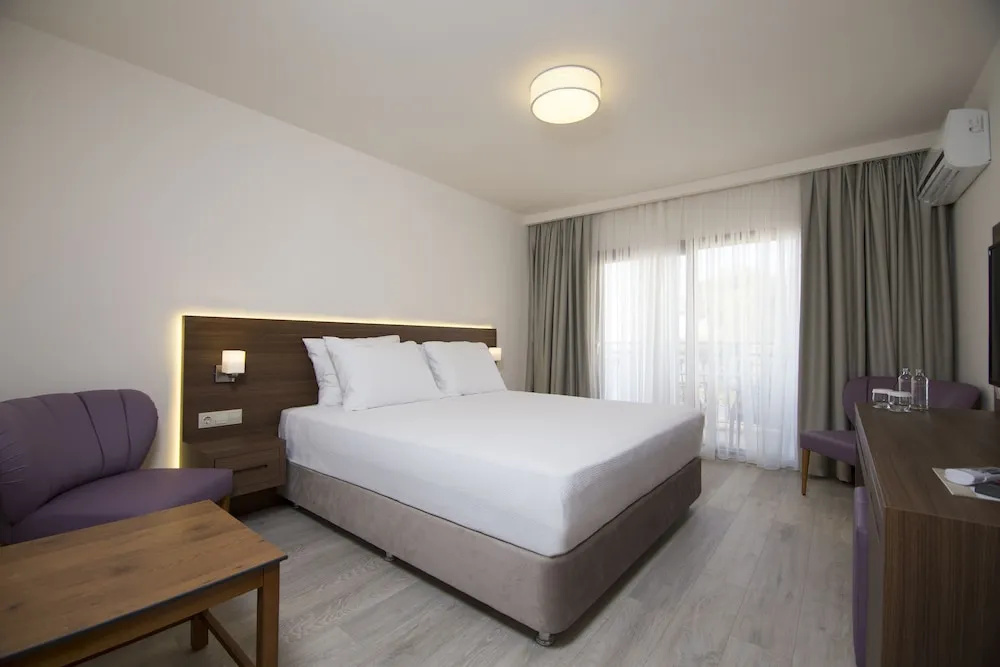 Neopol Hotel Deluxe — 2