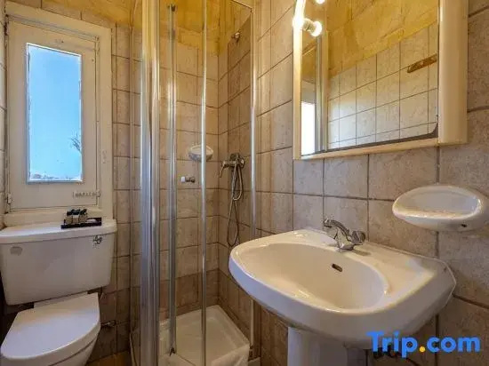 Villa Nirvana - 4 bedrooms (sleeps 8 + 2 kids) Qala village