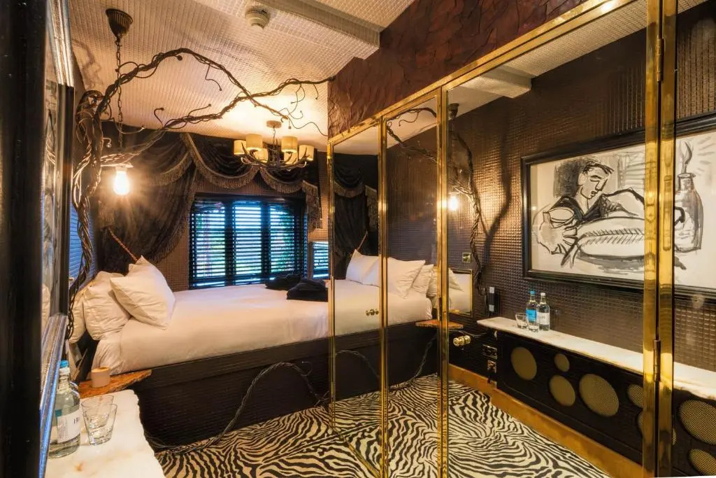 Standard Double room (full double bed)