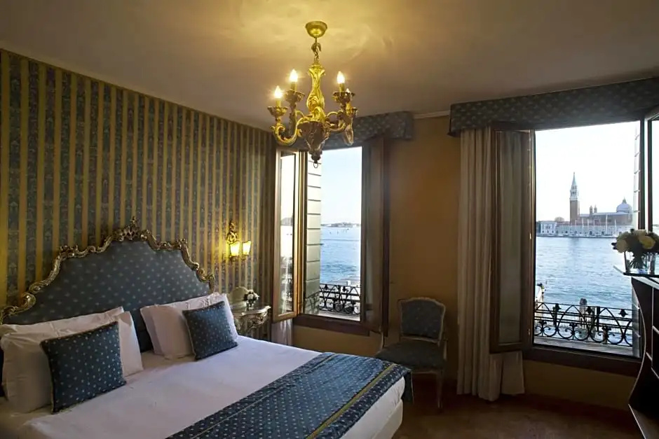 Superior Double room (full double bed)