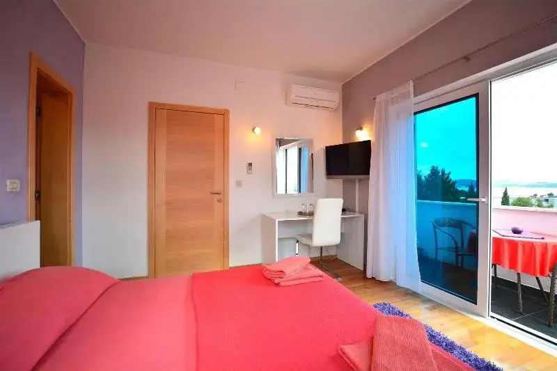 Premium Double room with balcony and with sea view (full double bed)