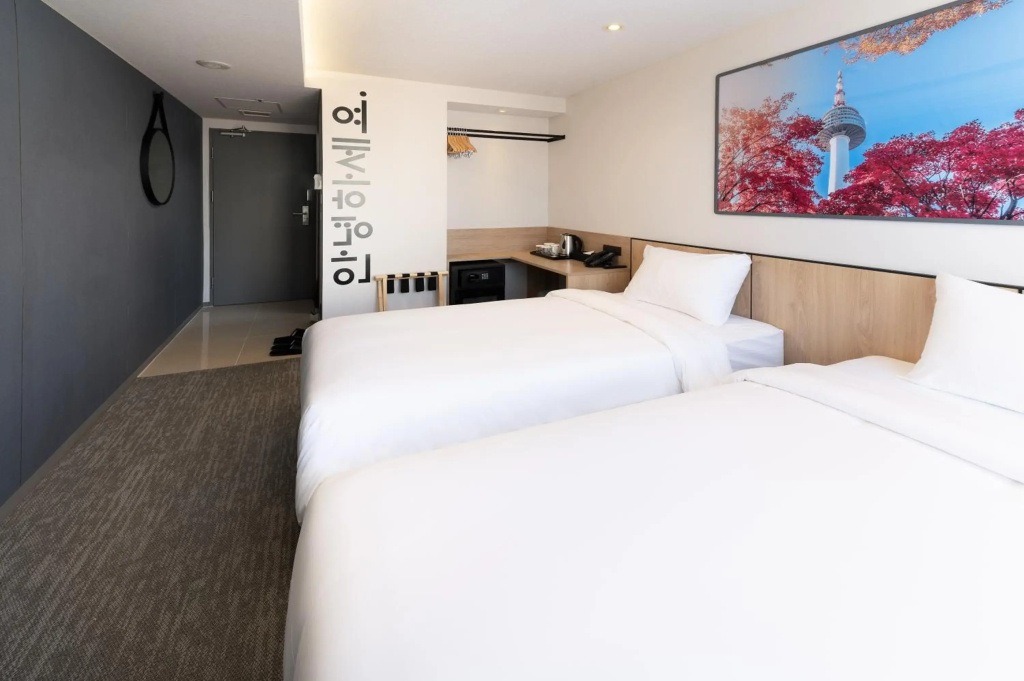 Отель Travelodge Myeongdong Namsan в Сеуле