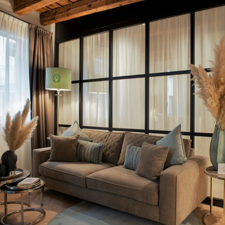 Elegance Room
