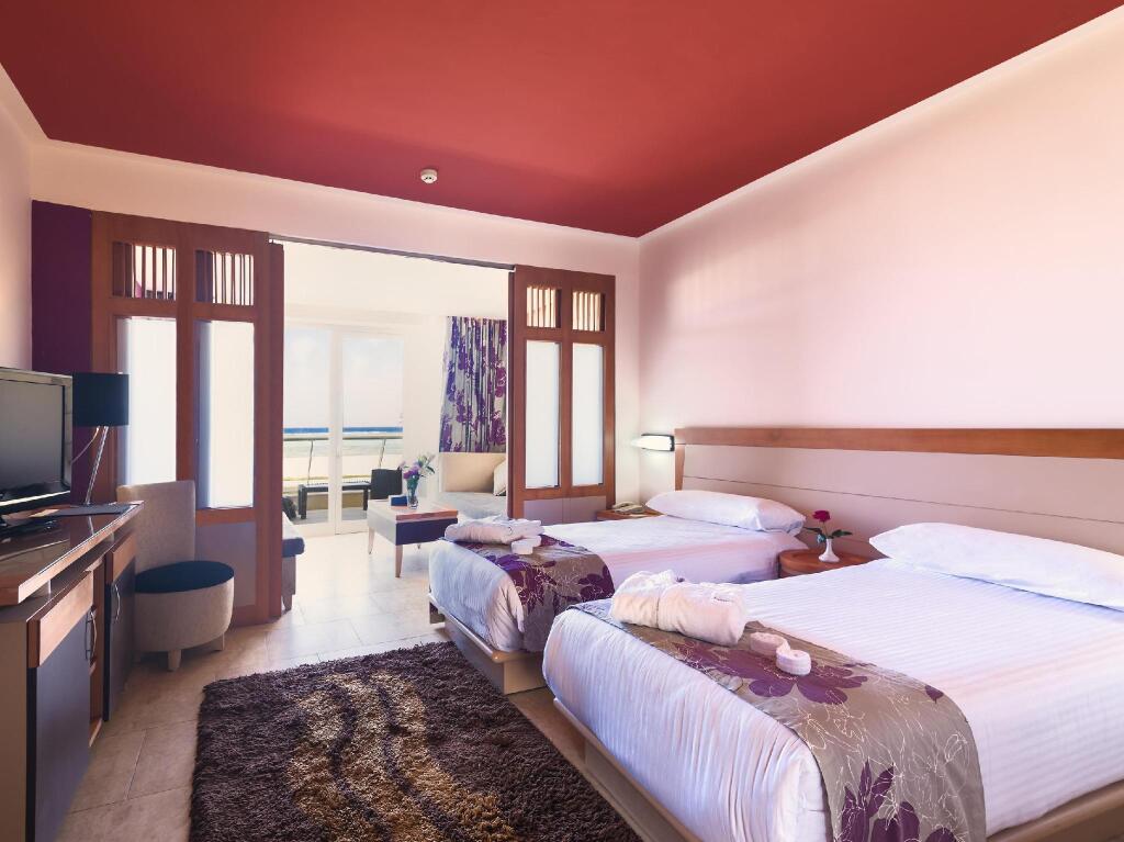 Семейный номер с балконом и с видом на море в Barceló Tiran Sharm