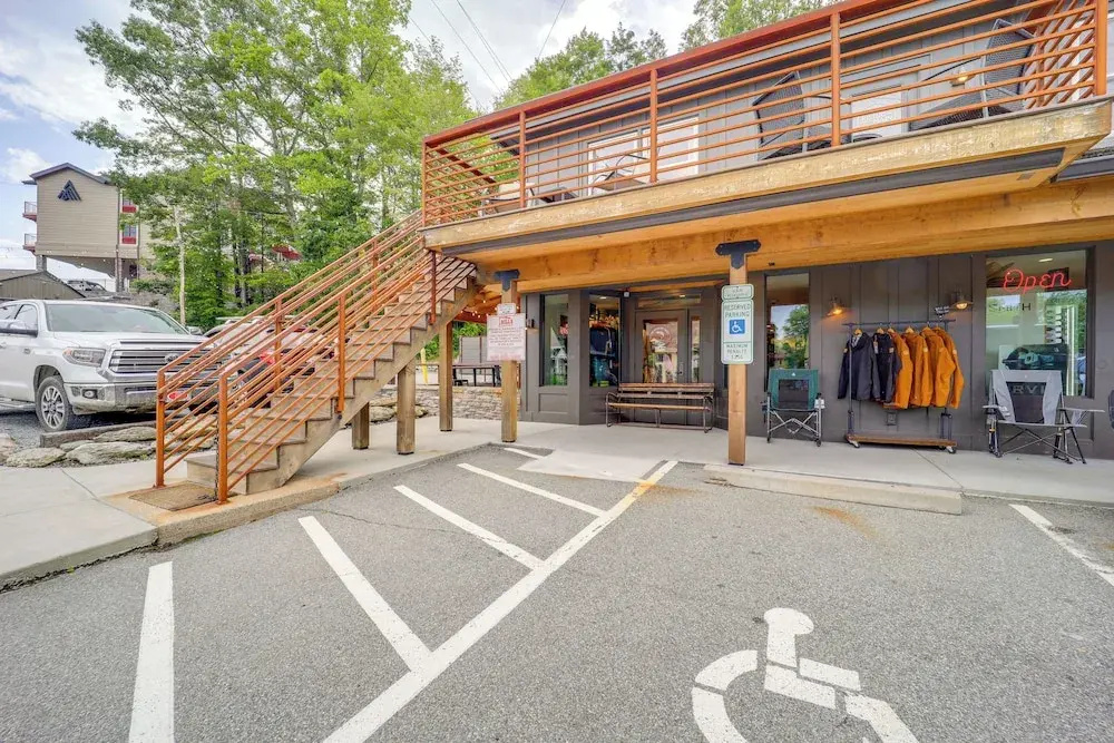 Shop, Dine & Unwind: Dtwn Blowing Rock Retreat!