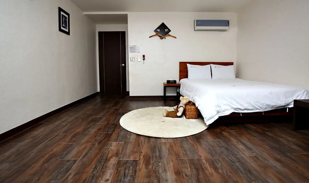 2 Bedrooms Standard Family room