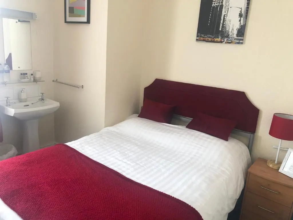Victoria House - Self Catering Quiet Guesthouse - Adult Singles and Couples Only