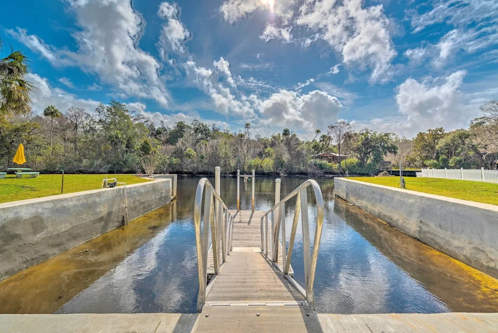 Withlacoochee River House w/ Dock + Kayaks!