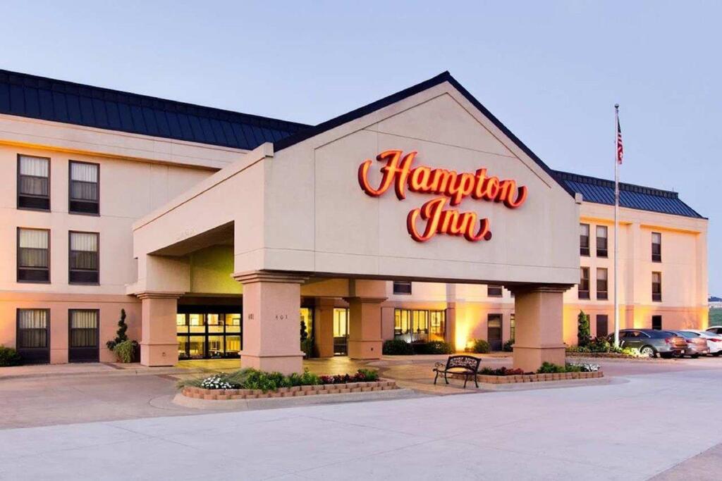 Hampton Inn Salina image