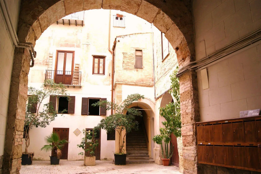 BeeClaire Guest House