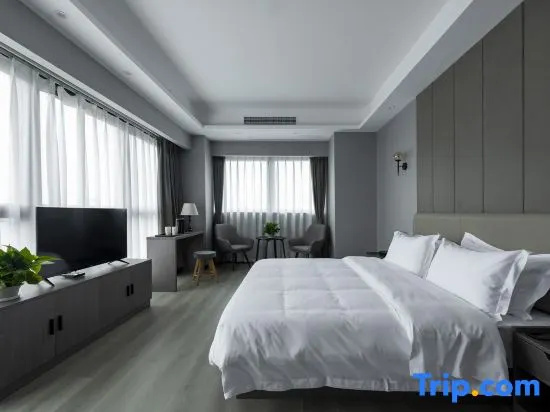 Business Double room (full double bed)