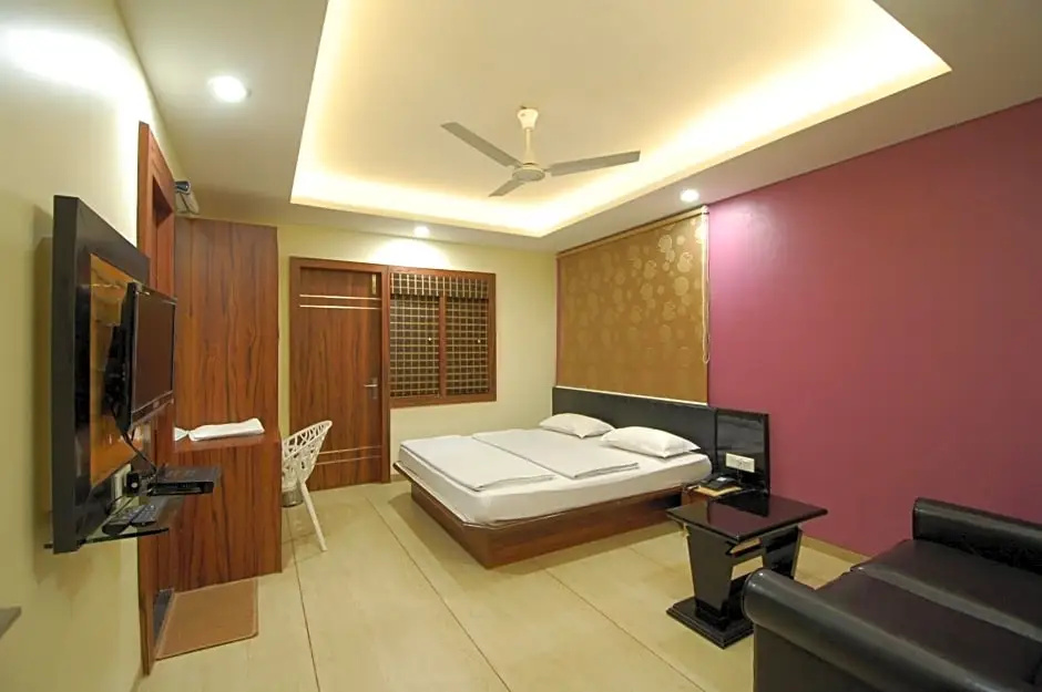 Deluxe Double room (full double bed)