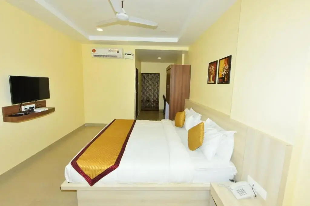Deluxe Double room (full double bed)