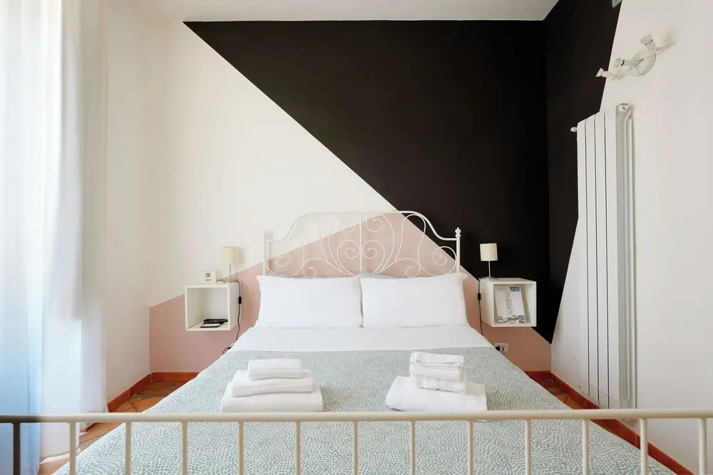Classic Double room with balcony (full double bed)
