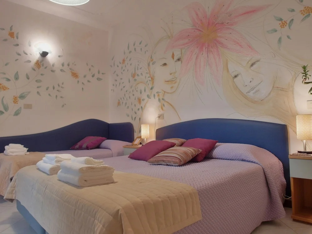 Standard Triple room