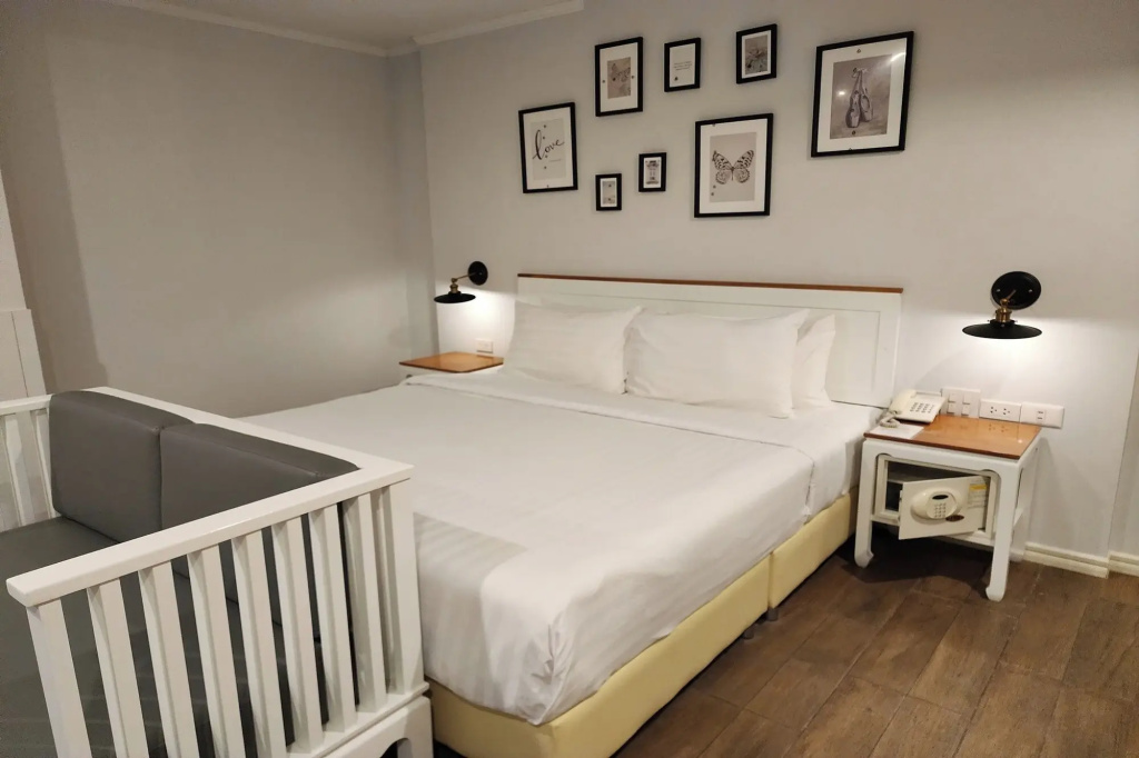 J Place Hotel — фото