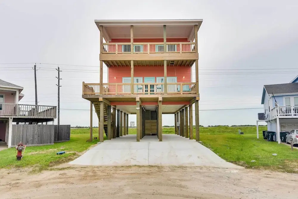 Steps to Coast! Beach Home w/ 2 Decks in Galveston