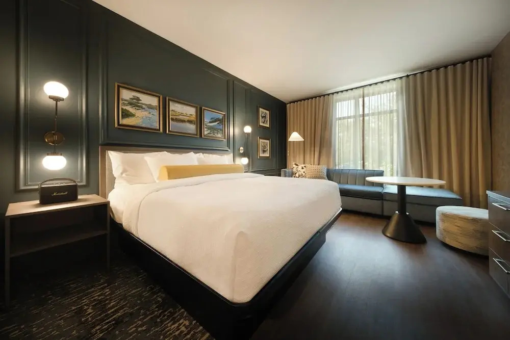 Standard Double room with city view (full double bed)