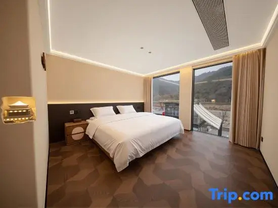 2 Bedrooms Family Suite with view