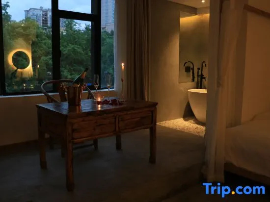 Standard Double room with river view (full double bed)