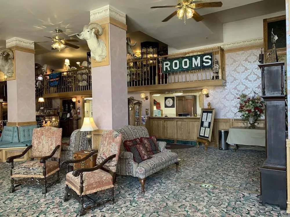 Lobby & Reception
