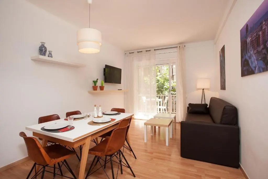 3 Bedrooms Apartment