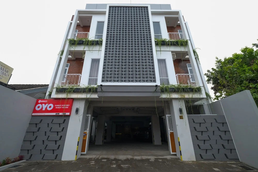 Collection O near Ambarrukmo Plaza Mall formerly Damar Kusumo Guest House