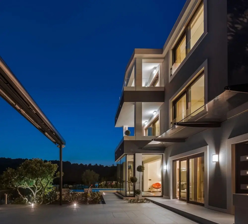 Beachfront Villa Azzurro With Pool