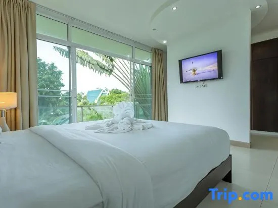 *Renovated 4BR Villa • 3 Min to Beach • Pool V129