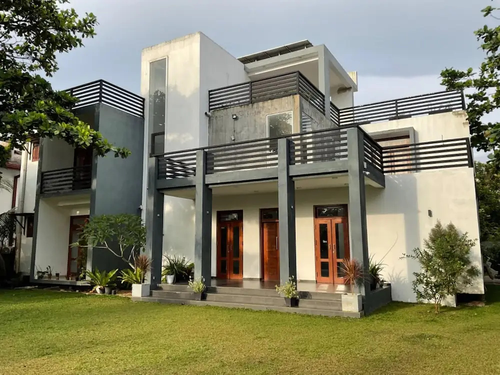 Spacious Stand-alone 2-bed Villa in Galle