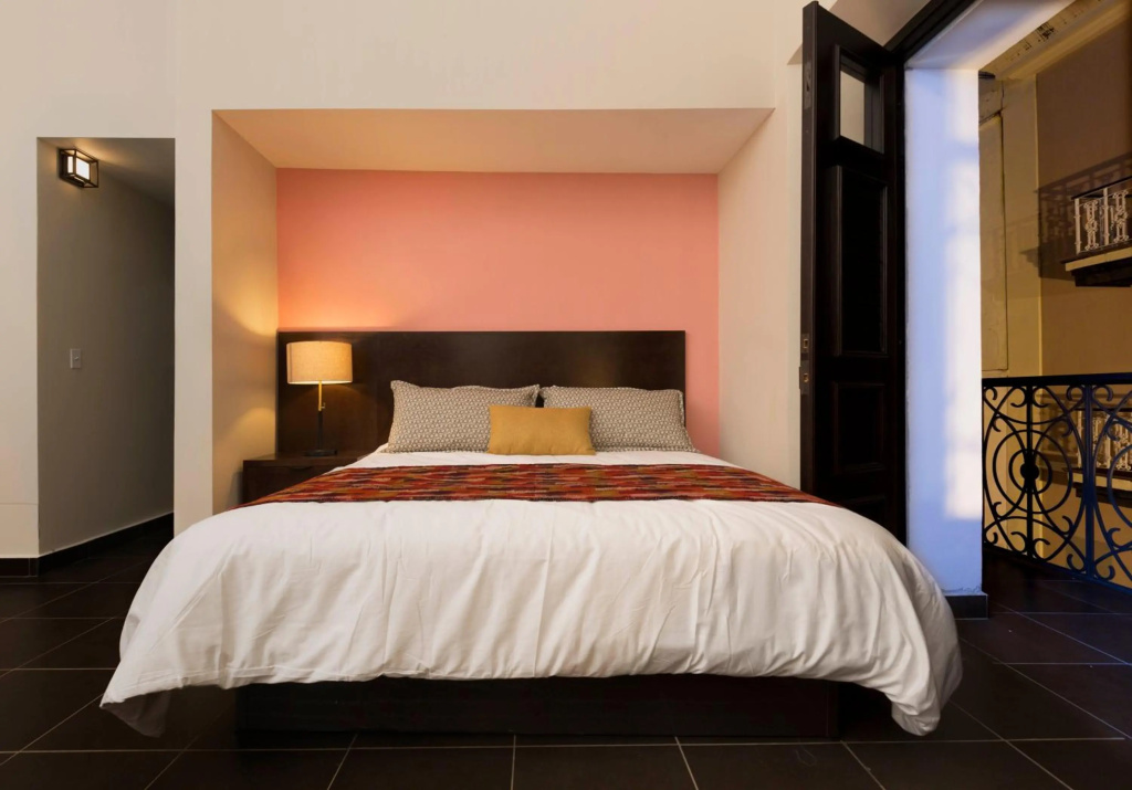 Decanter Hotel — 4