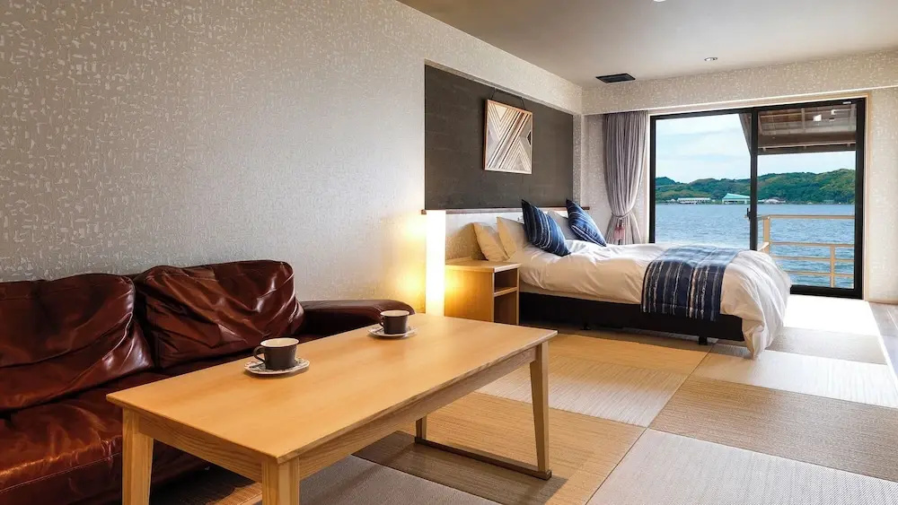 Deluxe Double room with balcony and with lake view (full double bed)