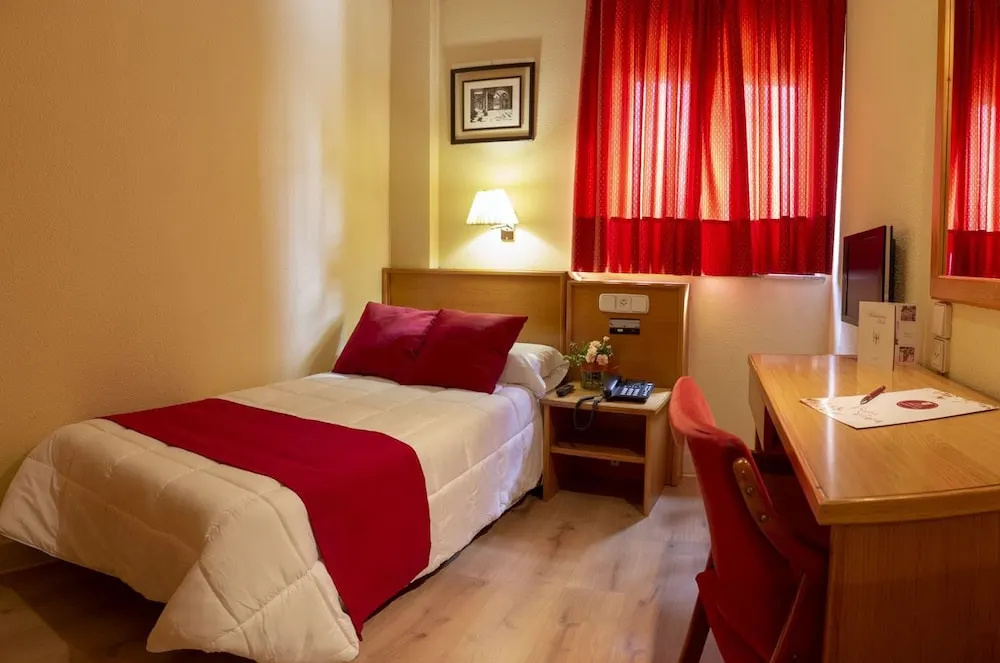 Hotel Helmántico - Chambres