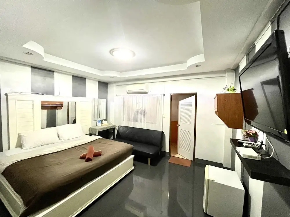 Standard Double room with balcony (full double bed)