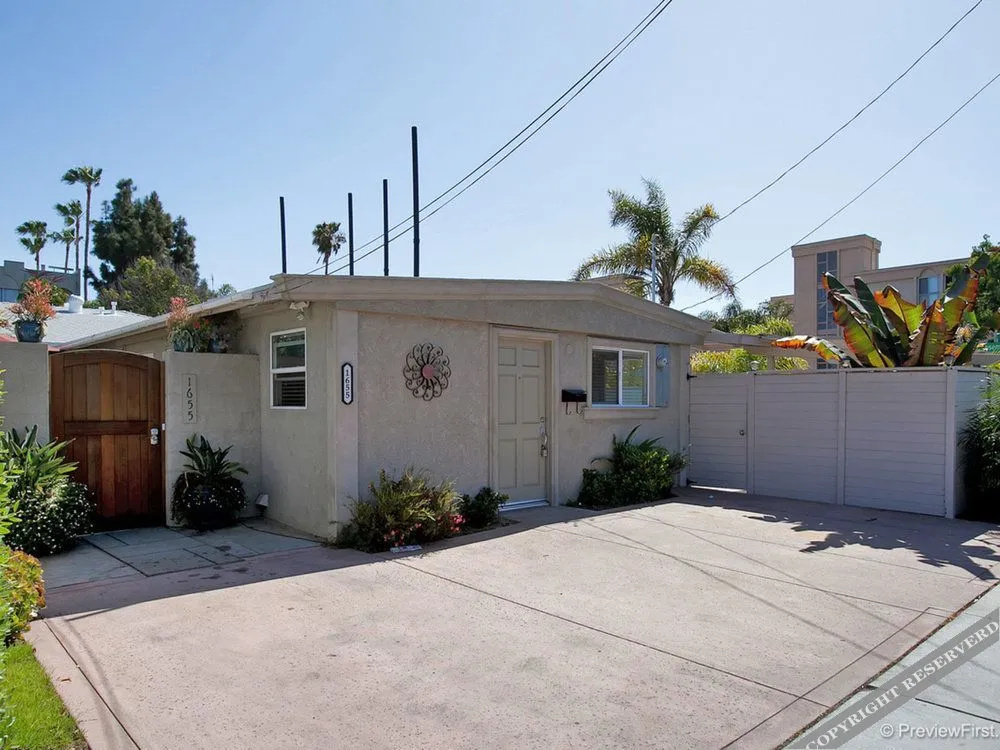 2BR Remodeled Home Pool and Hot Tub by RedAwning