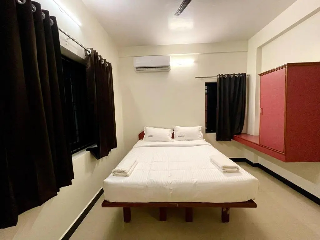 Deluxe Double room (full double bed)