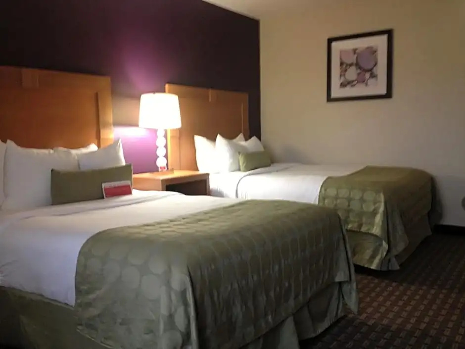 Ramada by Wyndham Marquette - Chambres