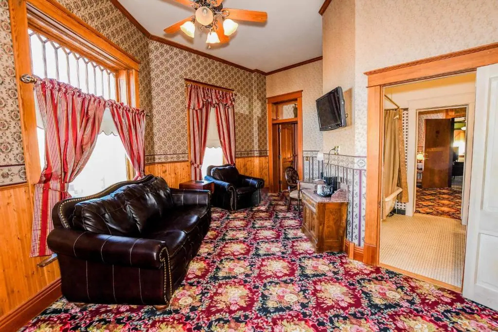 Deluxe Suite