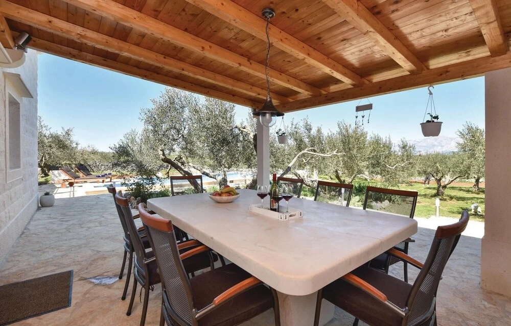 Amazing Home in Pucisca With 3 Bedrooms, Wifi and Outdoor Swimming Pool