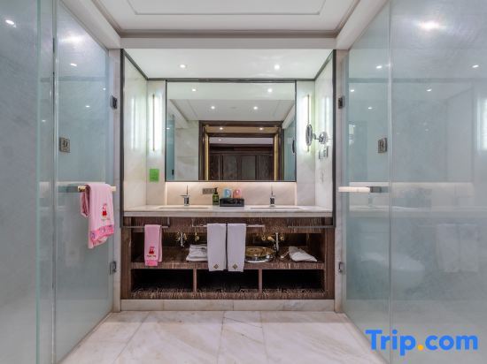 Семейный люкс в Rising Hot Spring Resort Kunming