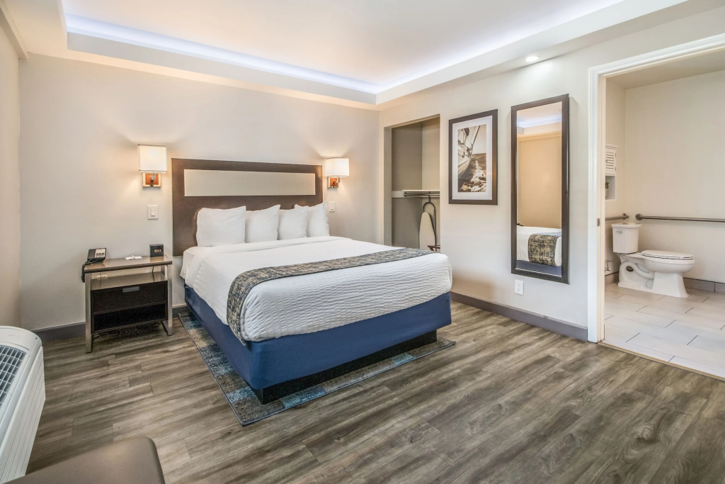 Отель Inn at 50 at Long Beach Convention Center в Лонг-Биче