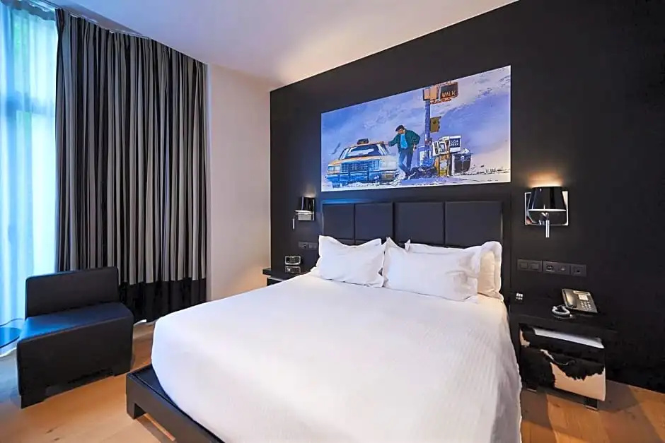 Double Suite (full double bed)