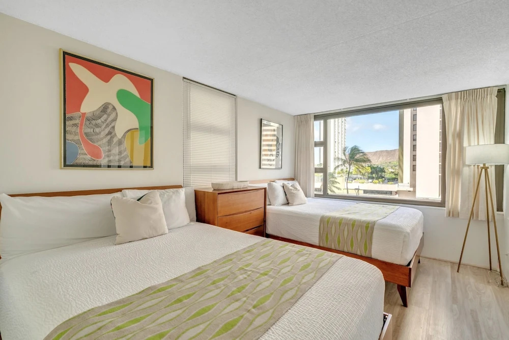 Deluxe Garden View Waikiki Banyan, Free Parking by Koko Resort Vacation Rentals