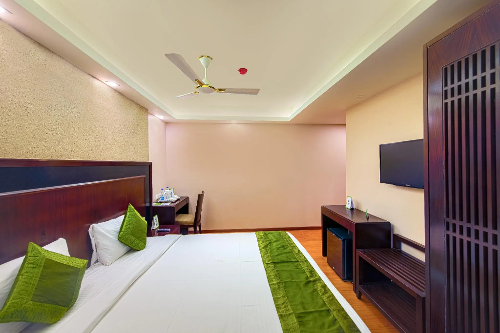 Deluxe Double room (full double bed)