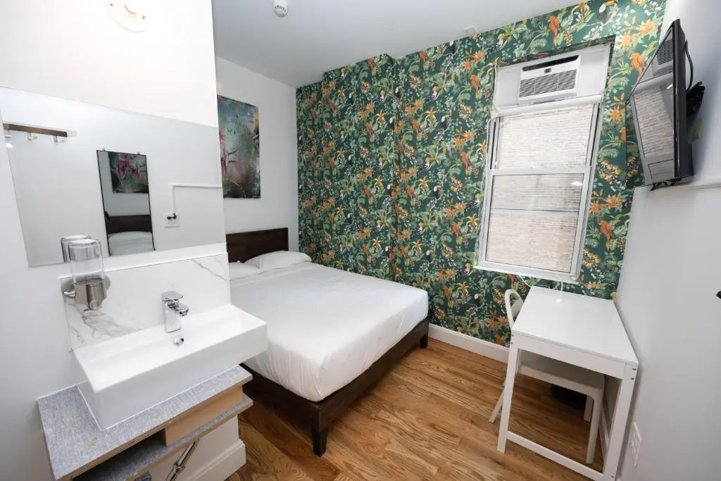 Double room (full double bed)