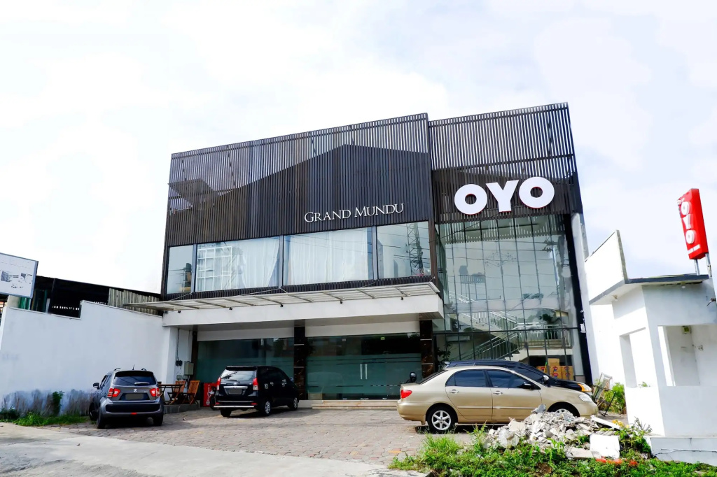 OYO 379 Grand Mundu