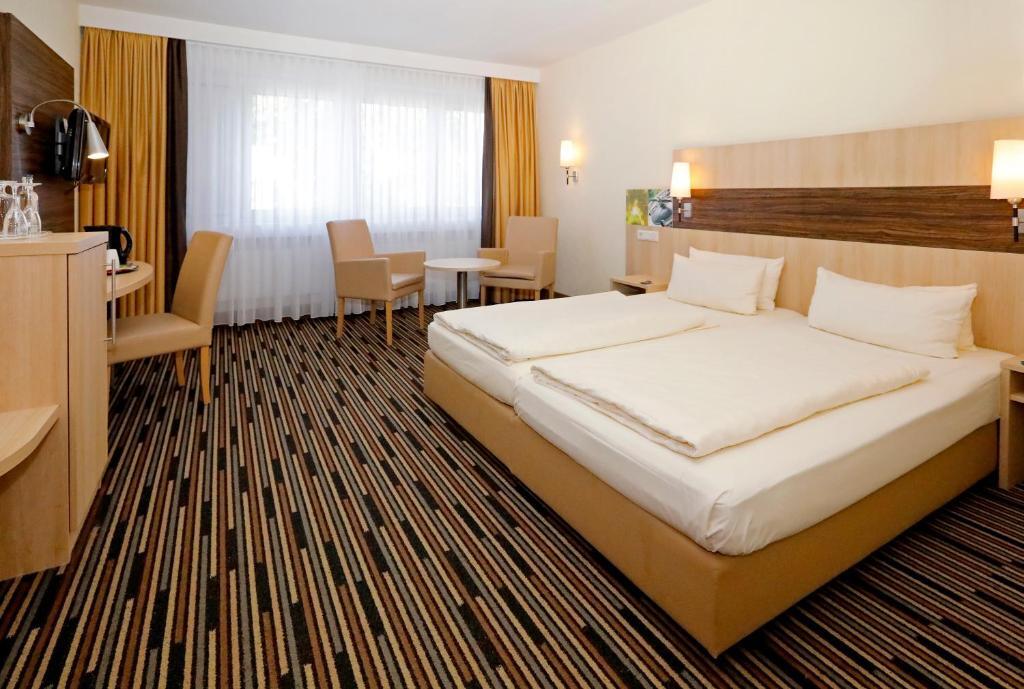 Kurpark-Hotel by null
