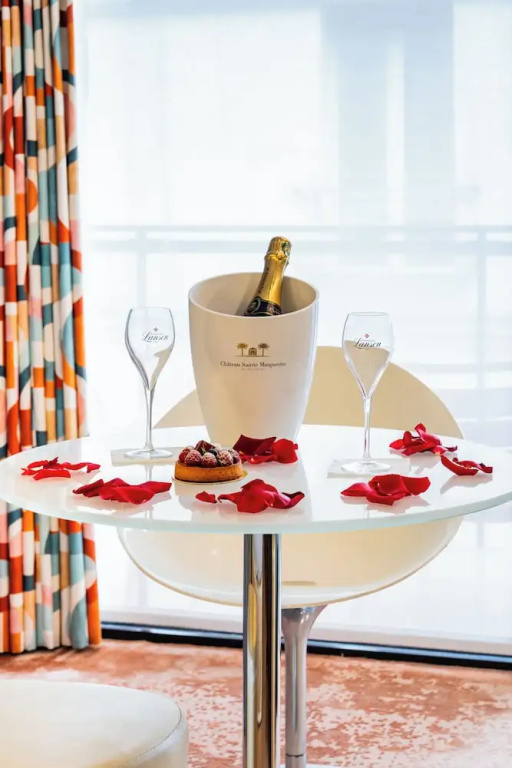 7 Eiffel Hotel 54